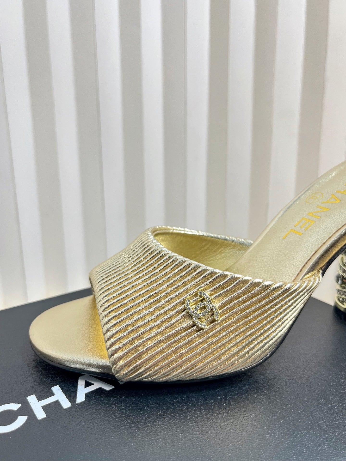 CC 26P Mule Sandals 8cm Gold Leather 767855