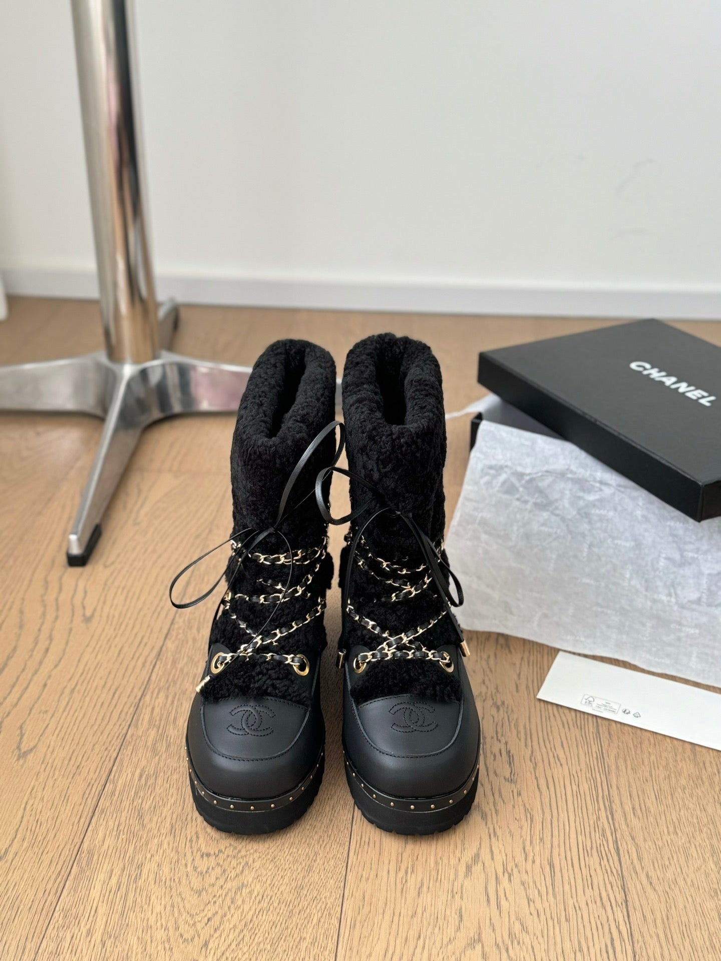 CC CHUNKY SKATEBOARDING BOOTS IN BLACK SMOOTH FLEECE AND CALFSKIN