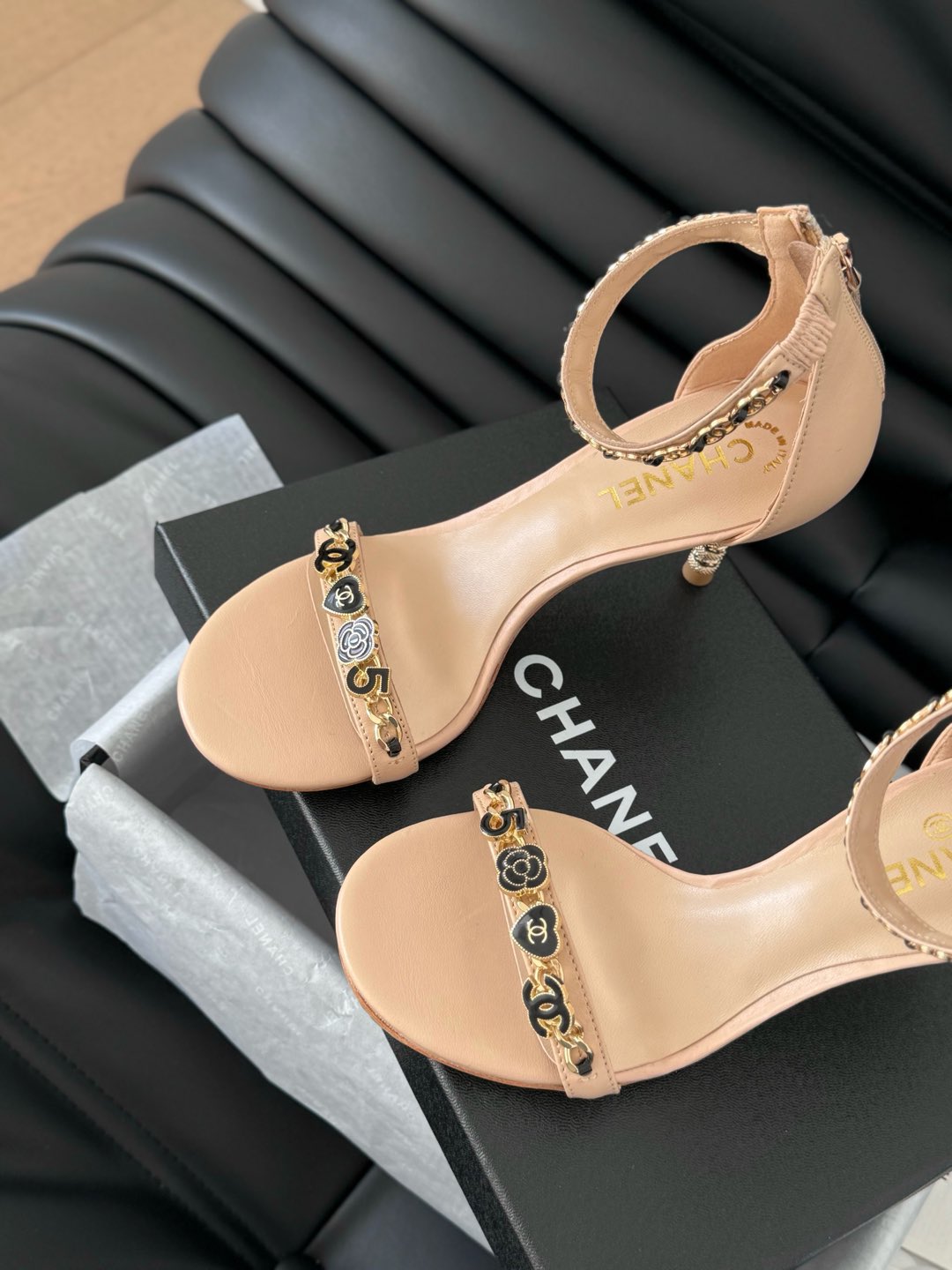 HIGH HEEL 7.5 MM SANDAL IN TAN BEIGE SHEEPSKIN WITH STICKERS
