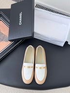 CC 25K   Finition Main Loafers Beige White Calfskin 458644
