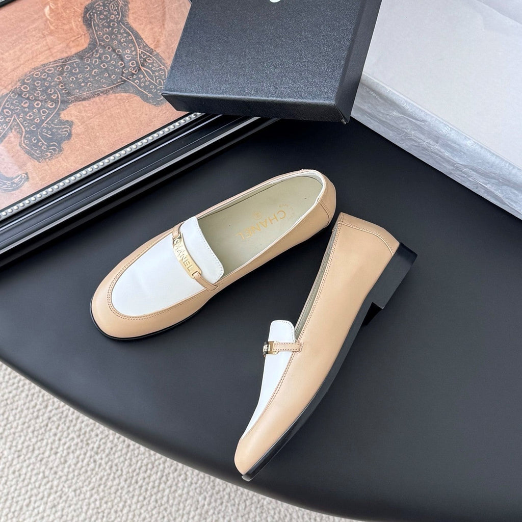 CC 25K   Finition Main Loafers Beige White Calfskin 458644
