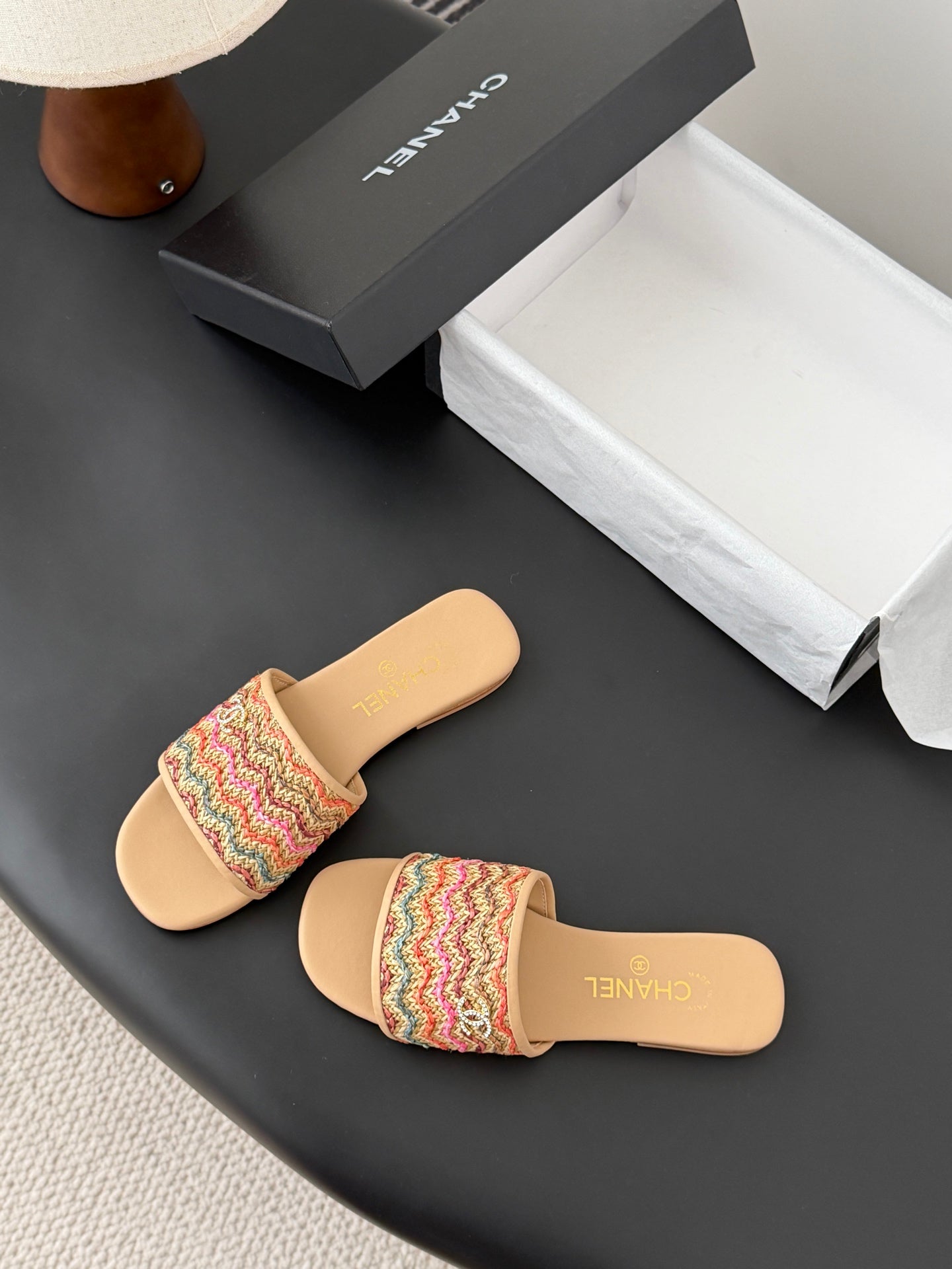 CC 26SS Slippers Beige Colorful Woven Lambskin 670821