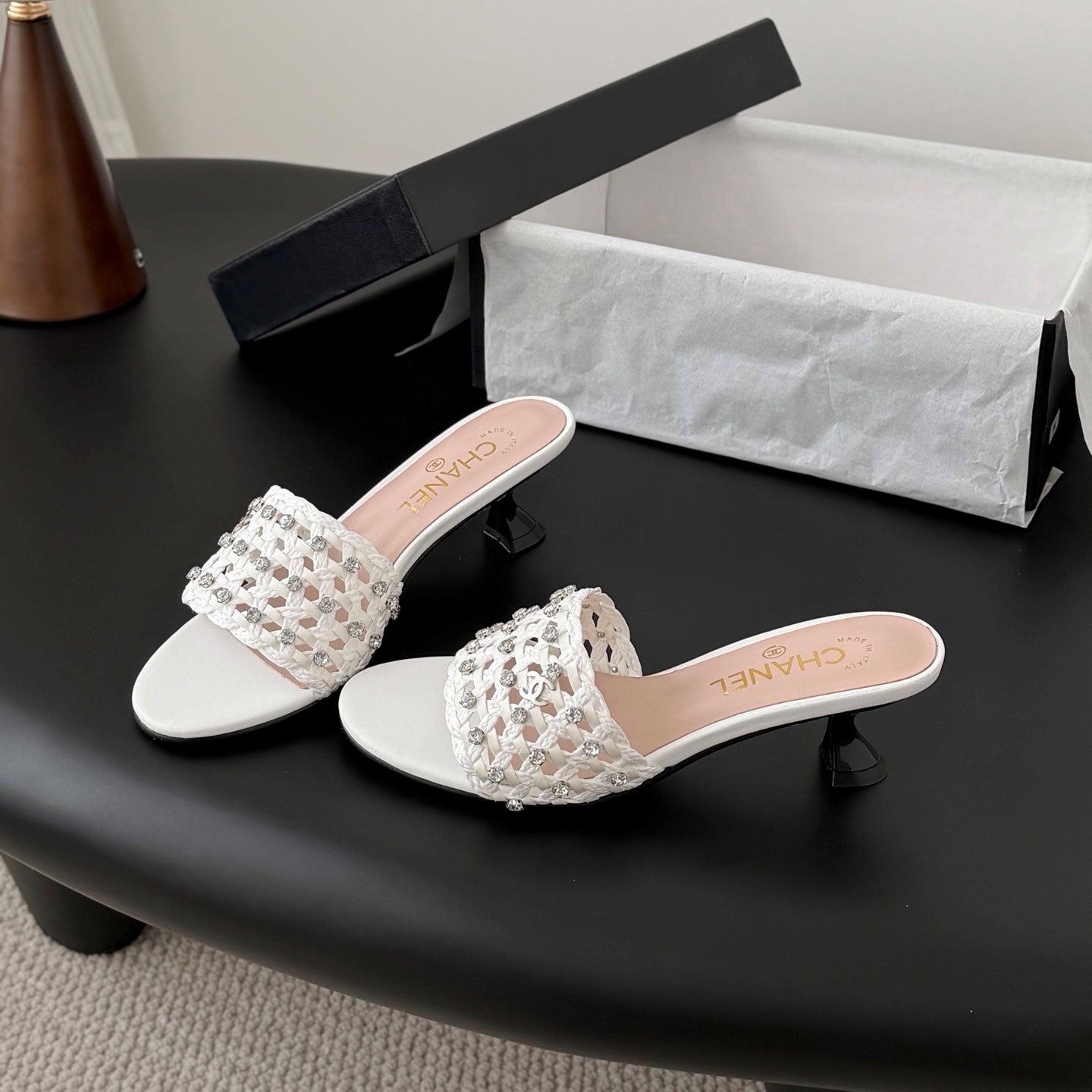 CC 26SS Sandals White Woven Lambskin 670633