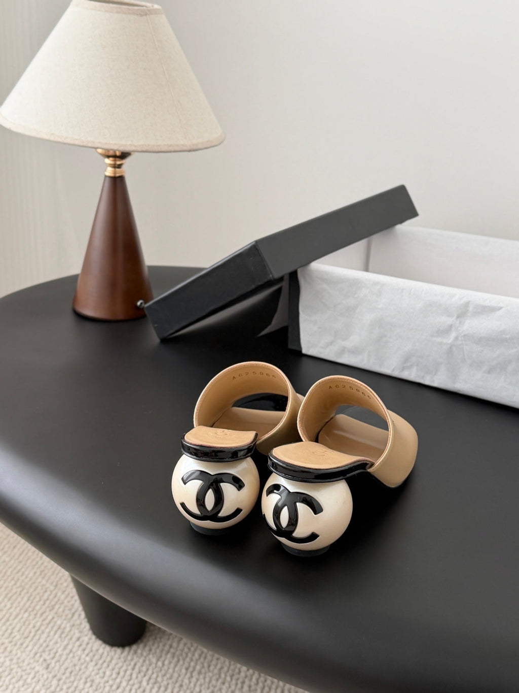 CC 26SS Slippers 7cm Black Beige Lambskin Patent Leather 670611