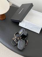 CC 26ss Chain Slippers Black Sheepskin 670304