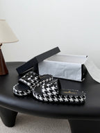 CC 26ss Slippers White Black Sheepskin Woven 670369