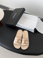 CC 26ss Slippers Beige Ivory Sheepskin Woven 670371