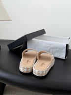 CC 26ss Slippers Beige Ivory Sheepskin Woven 670371