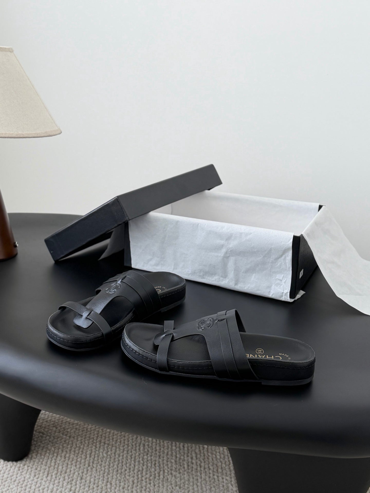 CC 26s Sandals Black Sheepskin 670377
