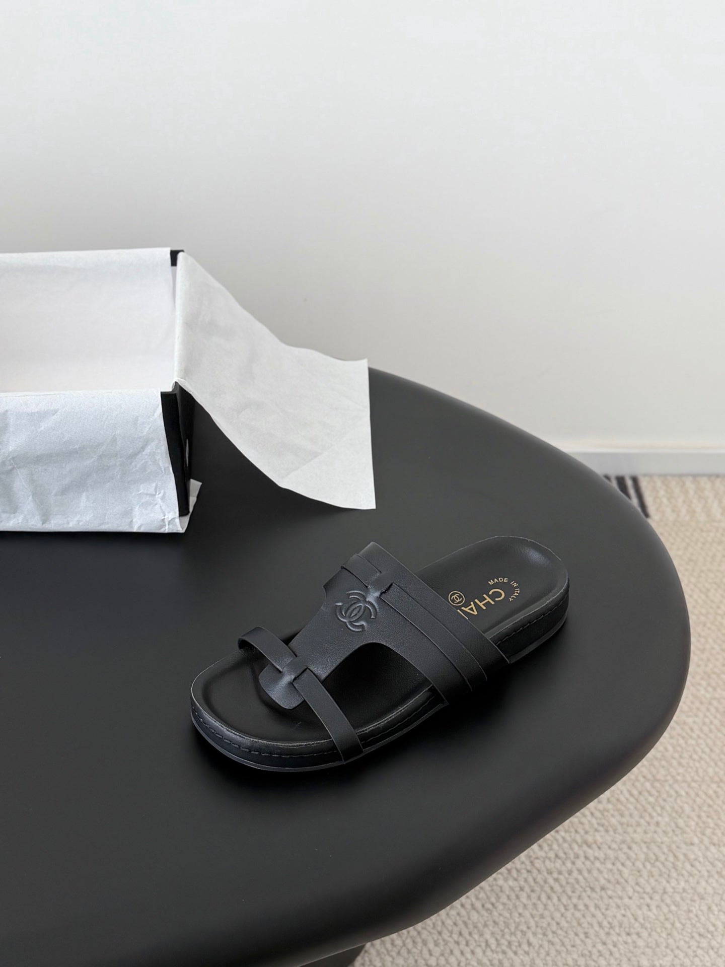 CC 26s Sandals Black Sheepskin 670377