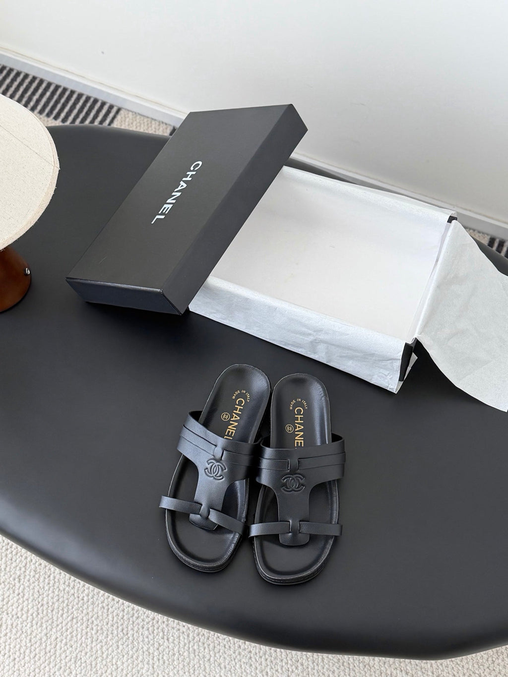 CC 26s Sandals Black Sheepskin 670377