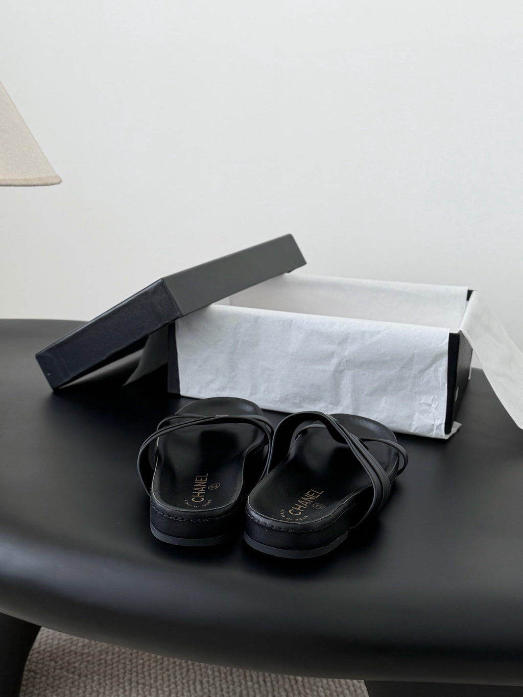 CC 26s Sandals Black Sheepskin 670377