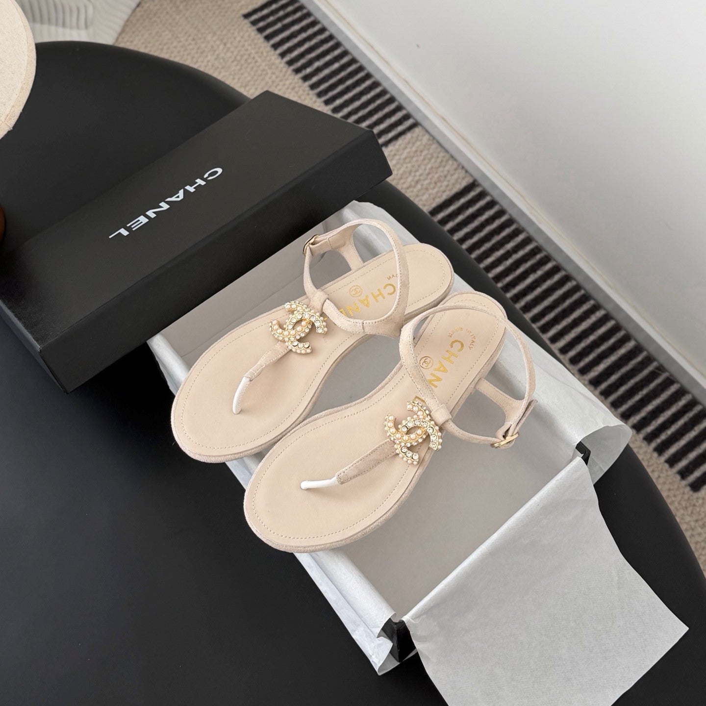 CC Strappy Sandals Cream Suede Sheepskin 670381