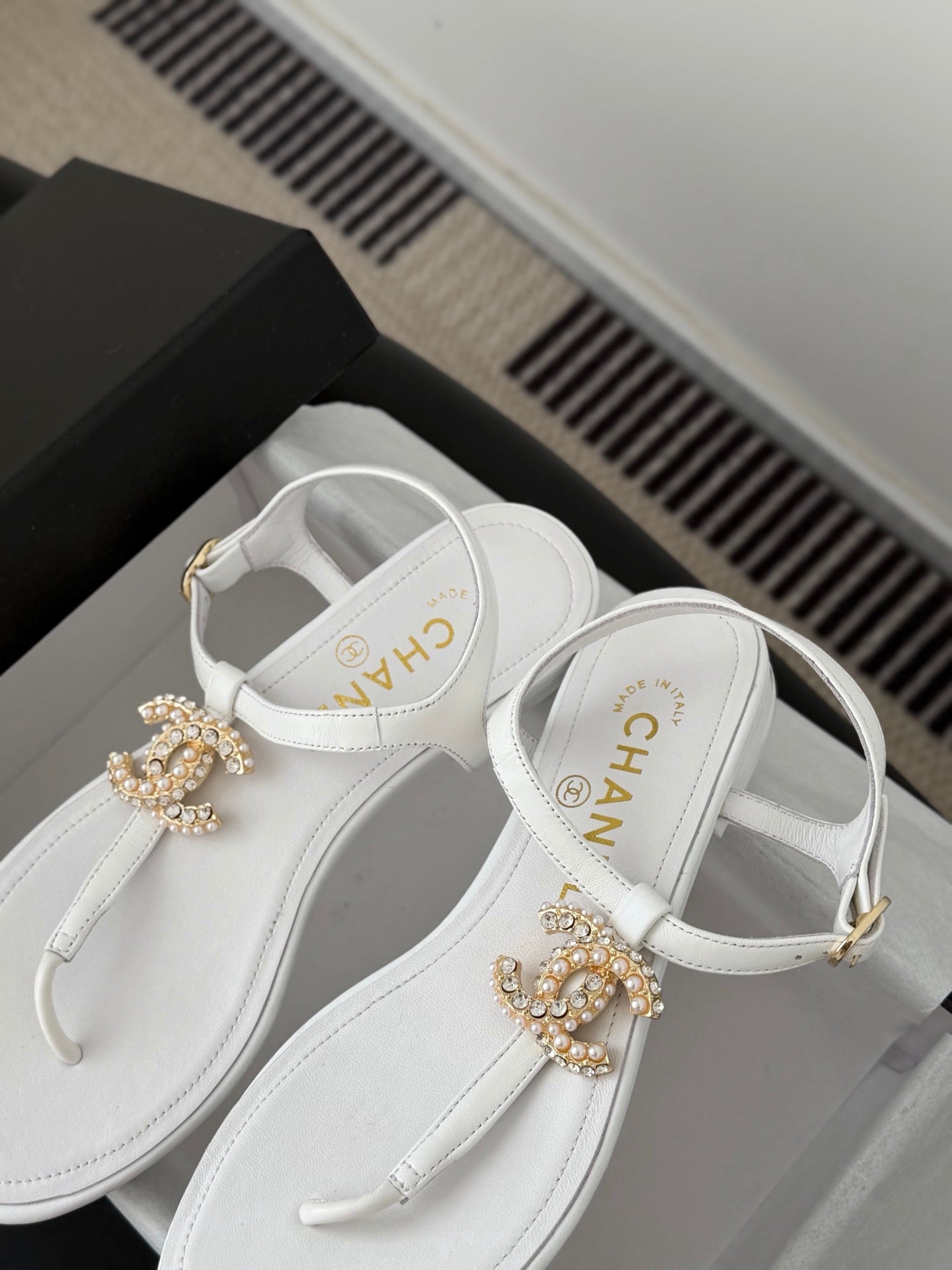 CC Strappy Sandals White Sheepskin 670382