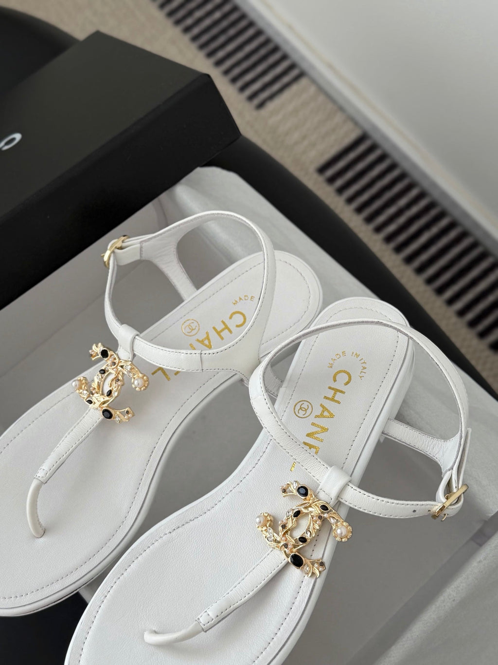 CC Strappy Sandals White Sheepskin 670389