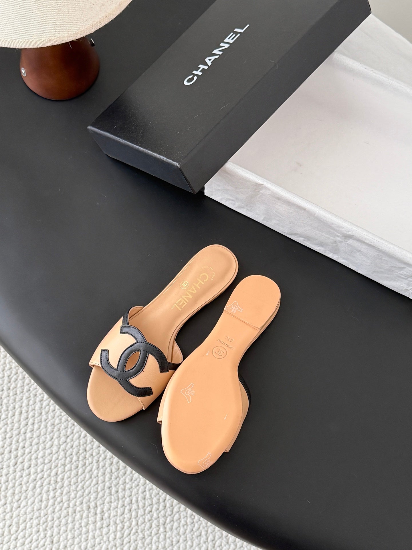 CC 2026 Flat Sandal Beige Black Lambskin 675863