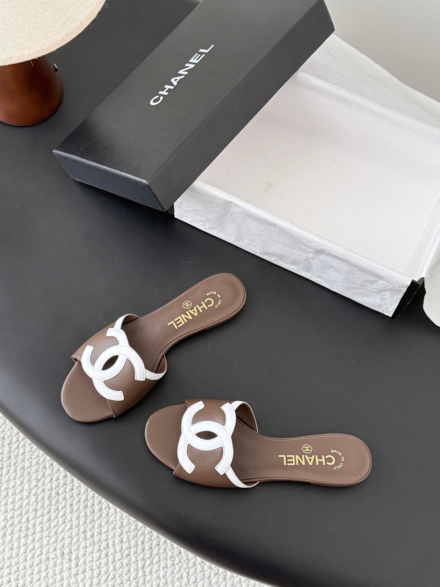 CC 2026 Flat Sandal White Brown Lambskin 675867