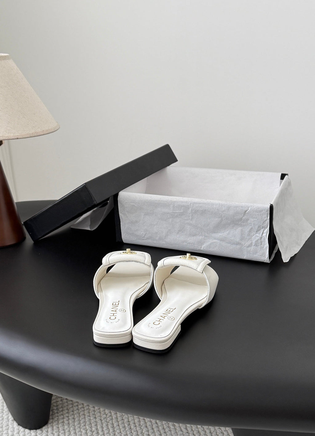 CC 26C Slippers Flat White Grain Leather 717799