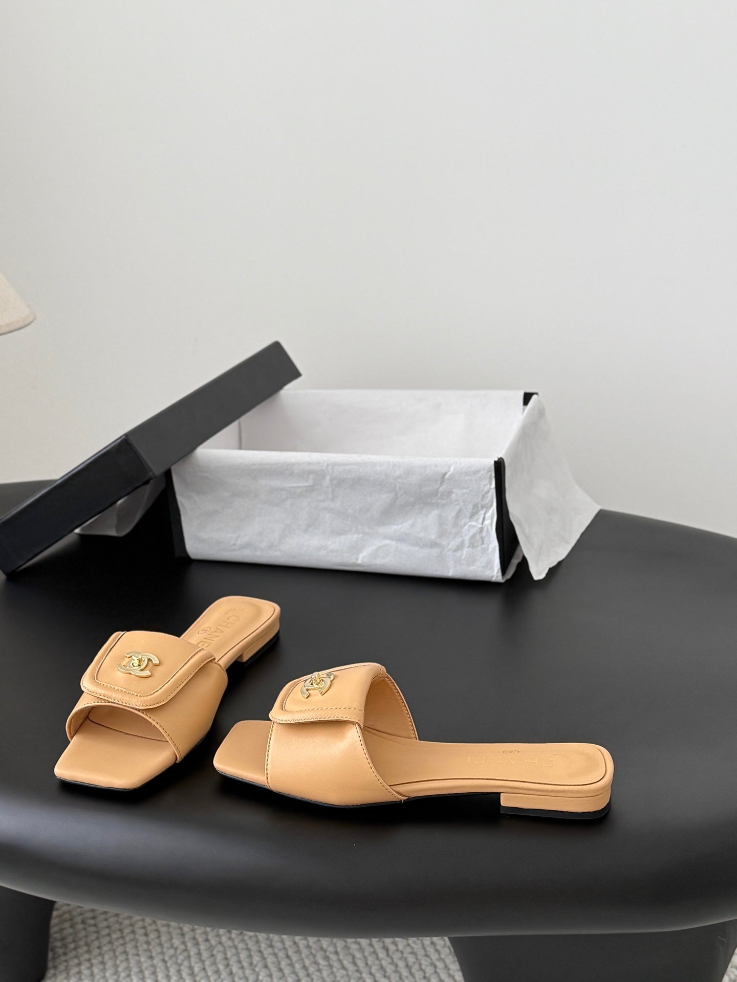 CC 26C Slippers Flat Beige Sheepskin 717801