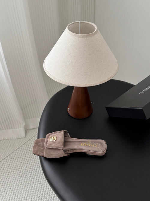 CC 26C Slippers Flat Taupe Suede 717803