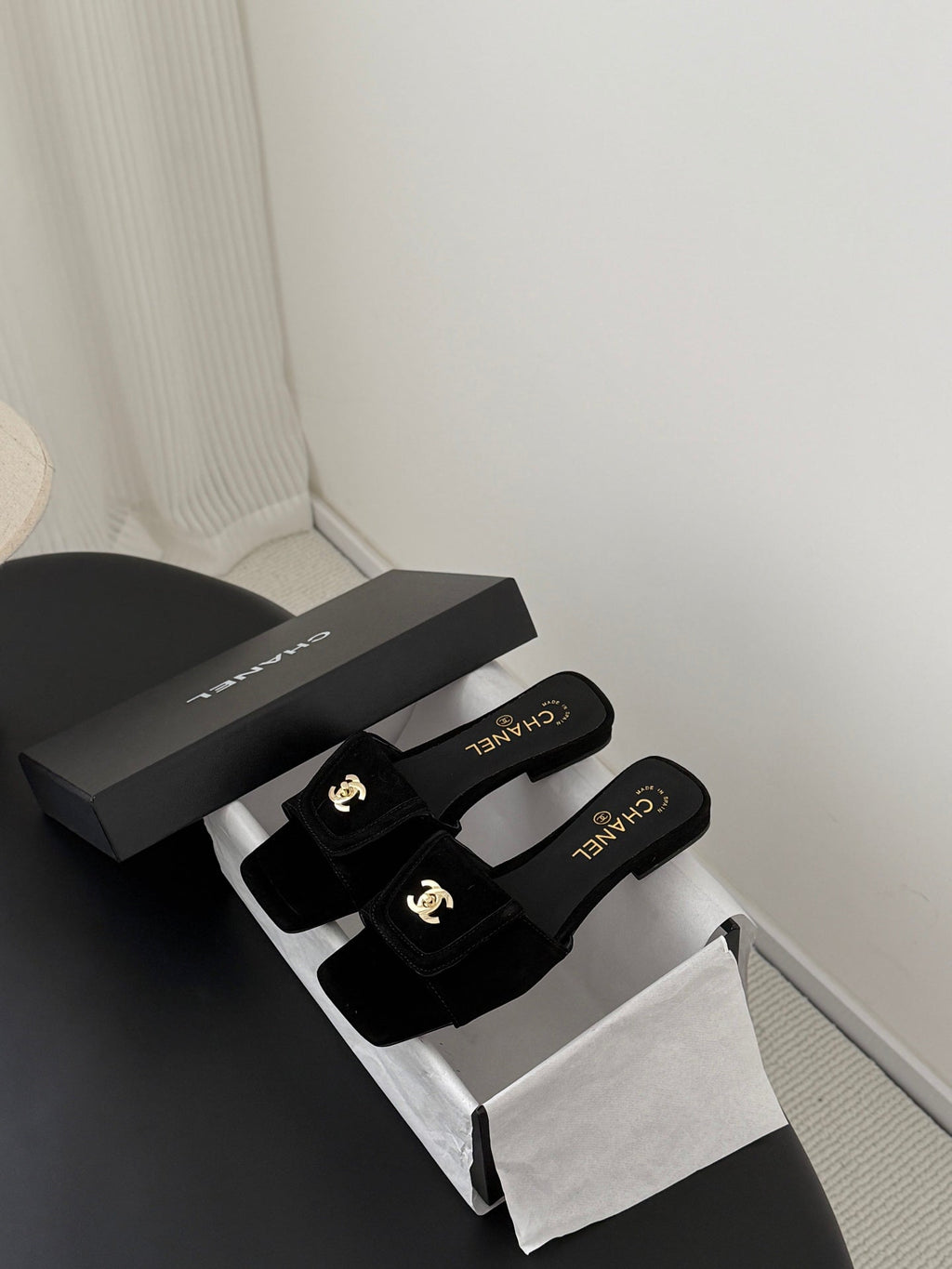 CC 26C Slippers Flat Black Suede 717806