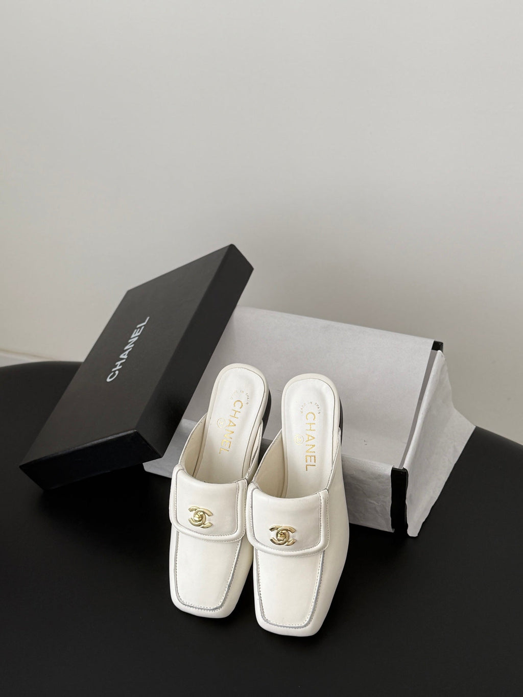 CC Half-Slippers Flat White Calfskin 717816