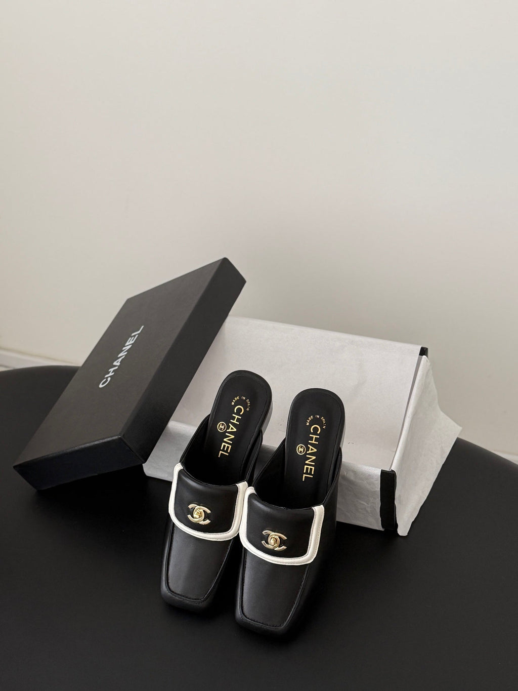 CC Half-Slippers Flat Black White Calfskin 717818