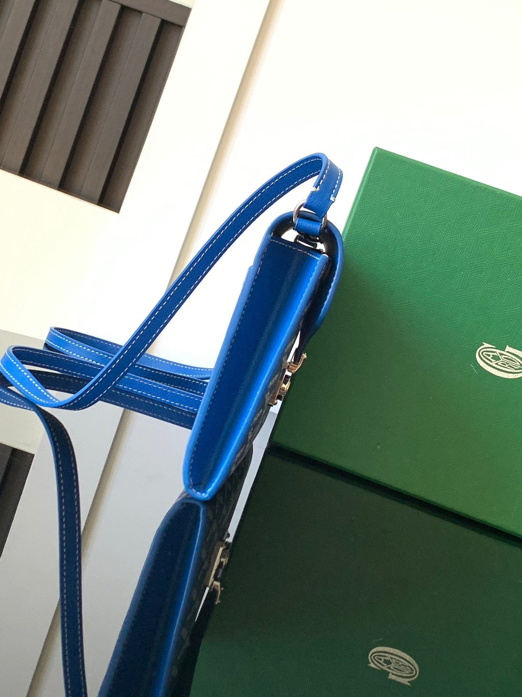 CHYPRE WALLET-POUCH 21 IN SAPPHIRE BLUE GOYARDINE CANVAS AND CALFSKIN