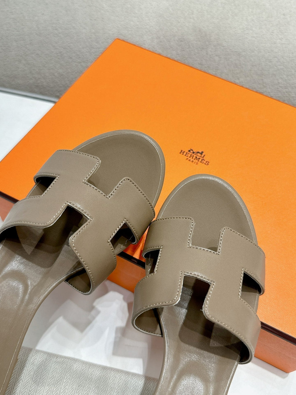 0ASIS SANDAL CHOCOLATE CALFSKIN CLASSIC