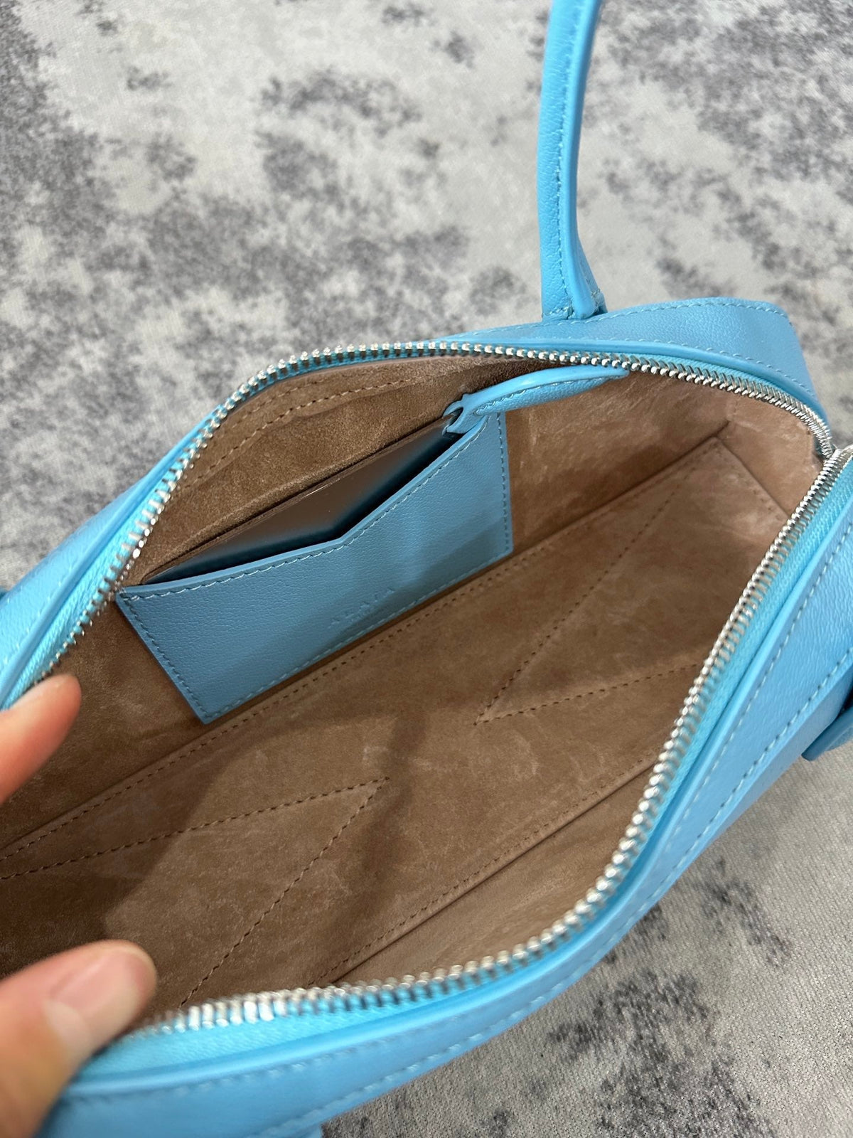 LE TECKEL SMALL BAG 27 IN SKY BLUE GOATSKIN