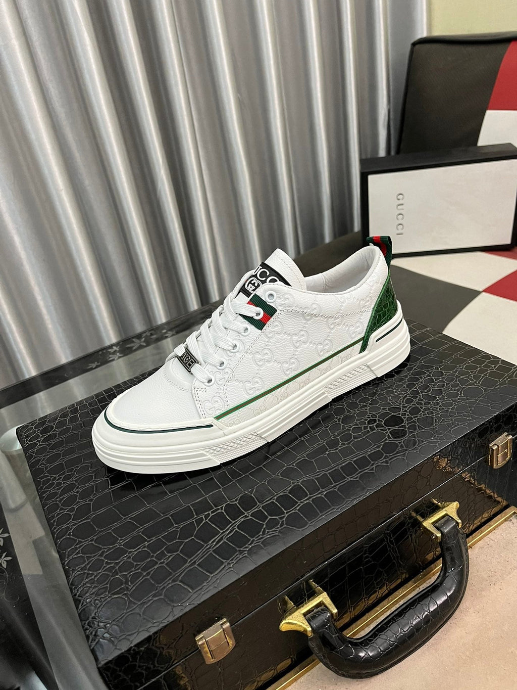 GG Men's ACE Sneaker White Green Embossed Cowhide 543293
