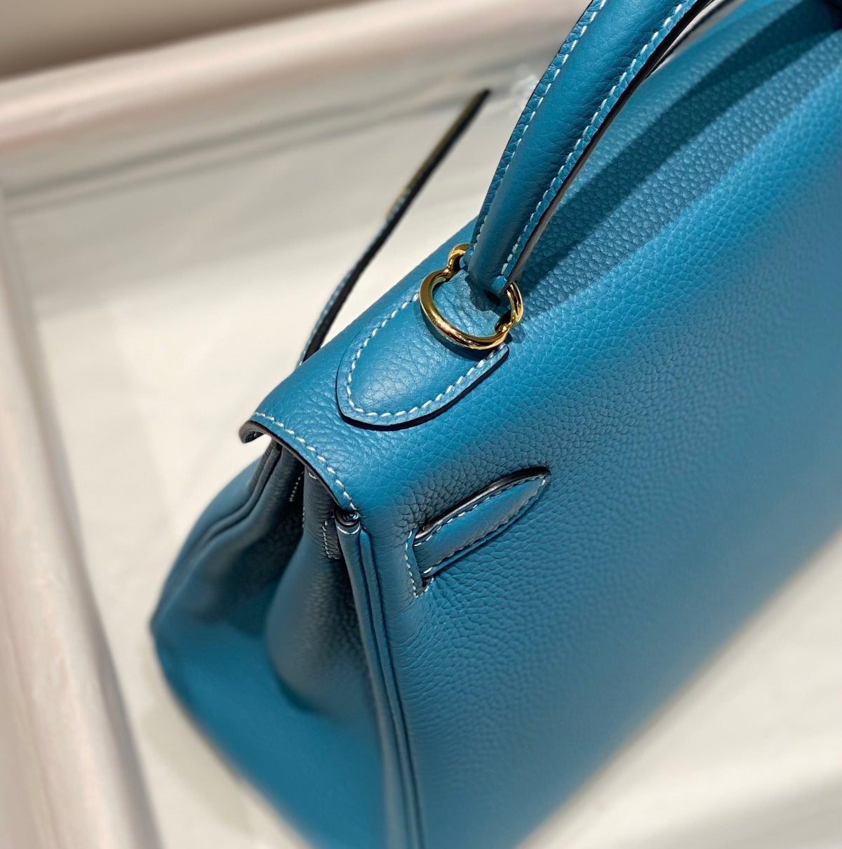 HM KELLY 28CM BLUE SKY TOGO GOLD HARDWARE