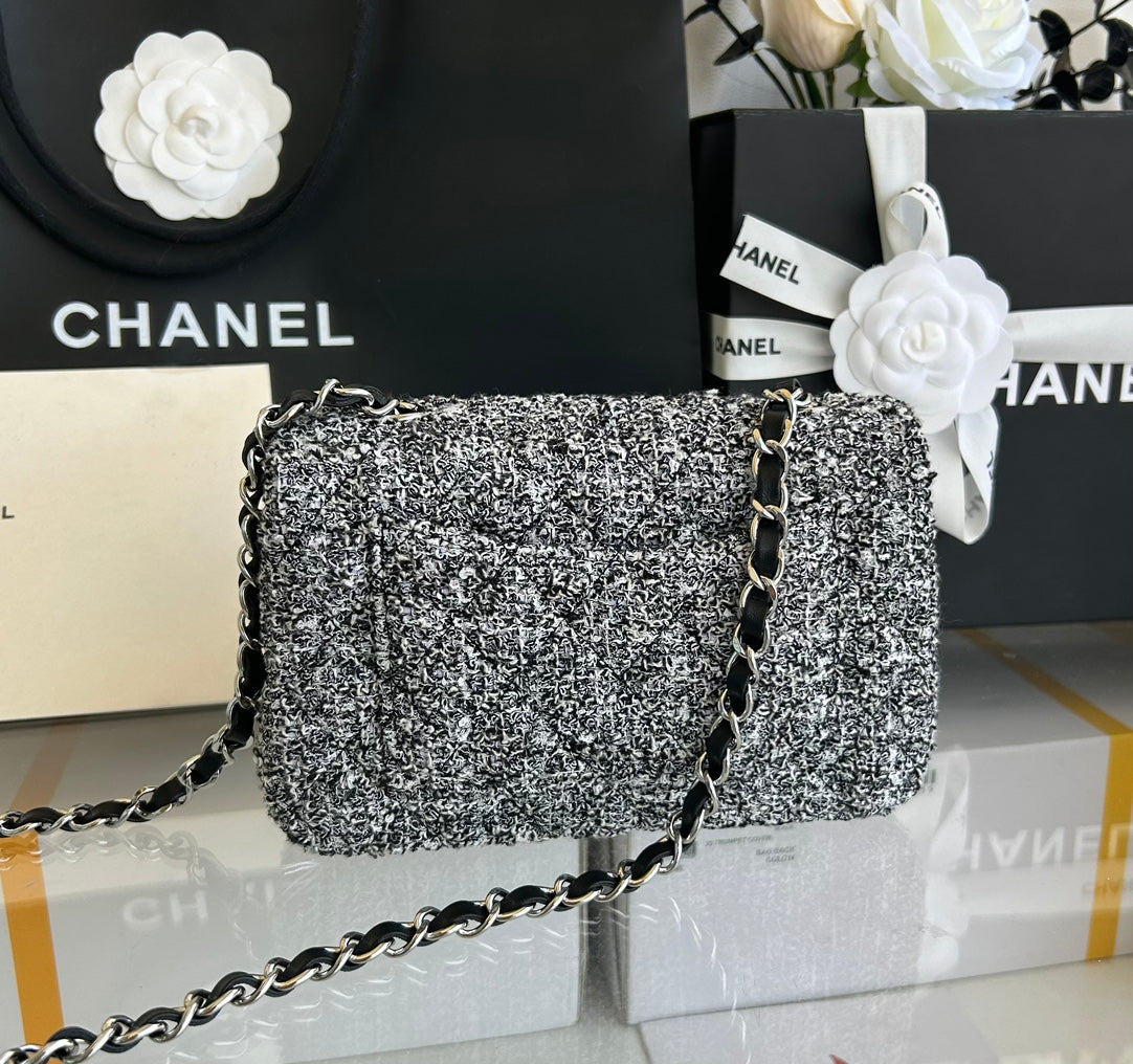 MINI FLAP BAG 20 IN LIGHT GRAY TWEED SILVER HARDWARE