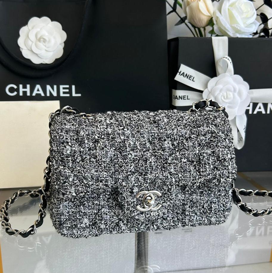MINI FLAP BAG 20 IN LIGHT GRAY TWEED SILVER HARDWARE