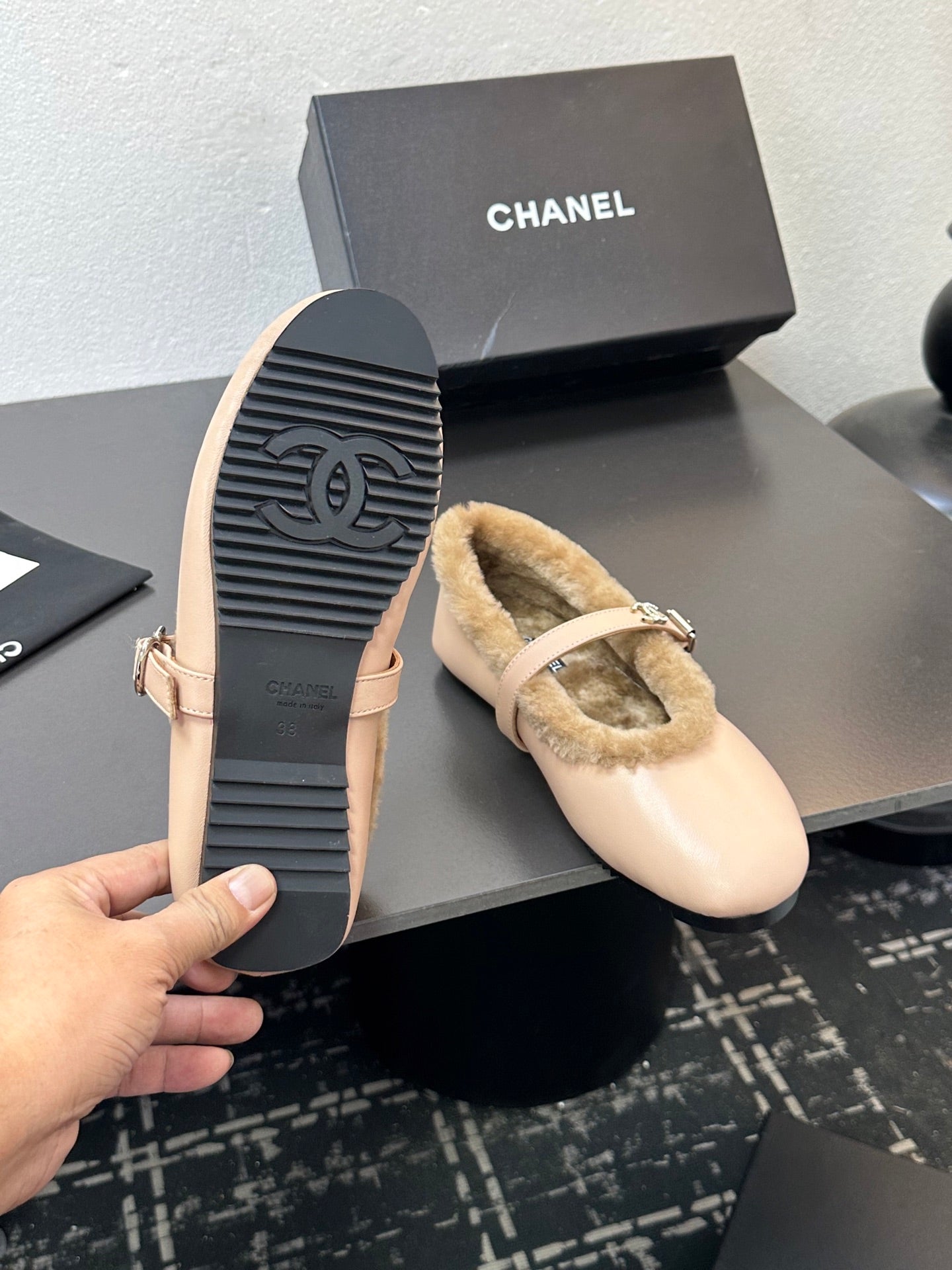 CC 2025 Puffer Ballet Flat With Strap Beige Sheepskin Fur 529344