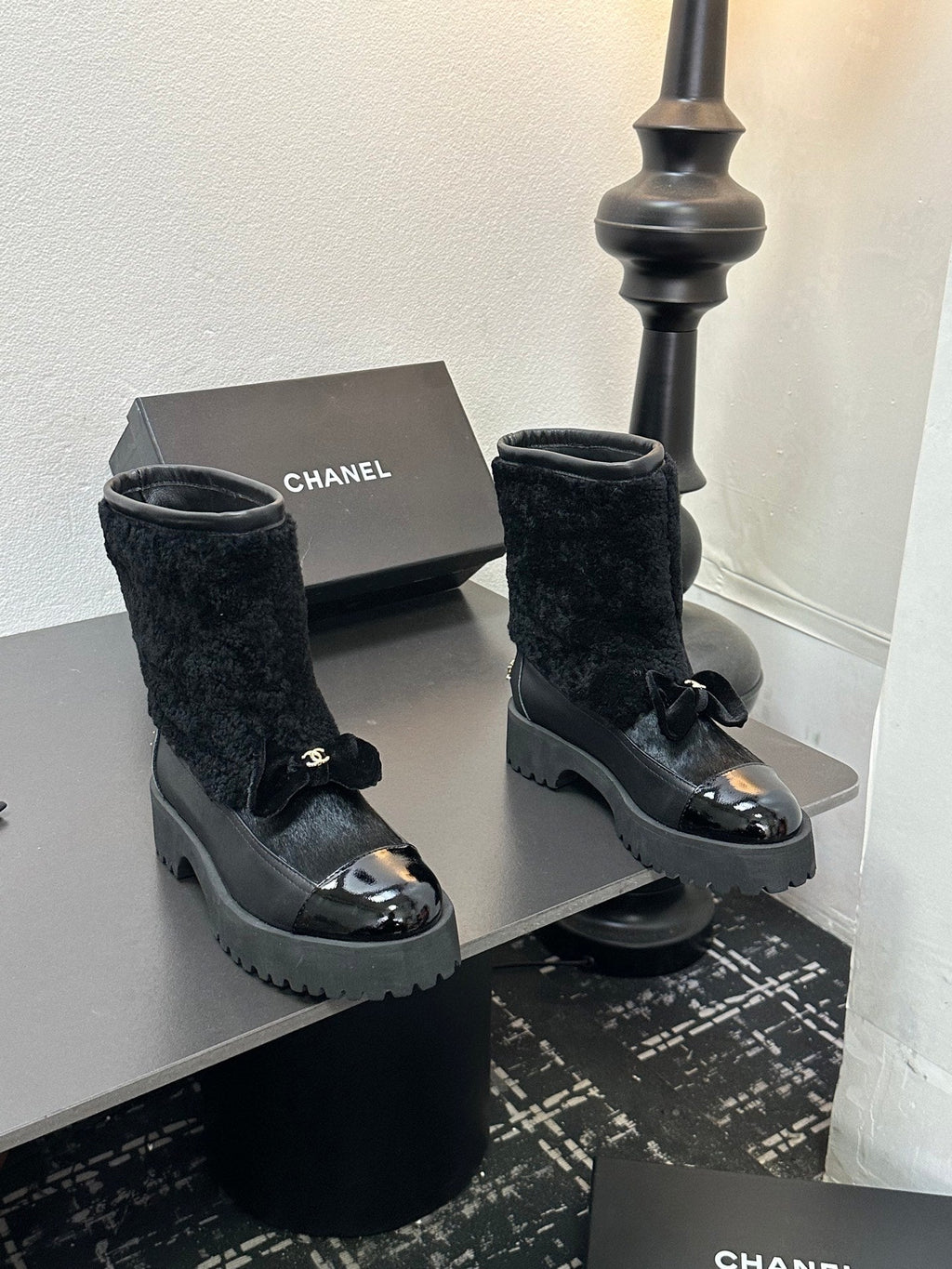 CC Coco Neige 2025/26 Low-cut Boots Black Shearling Lambskin Patent Leather 529343