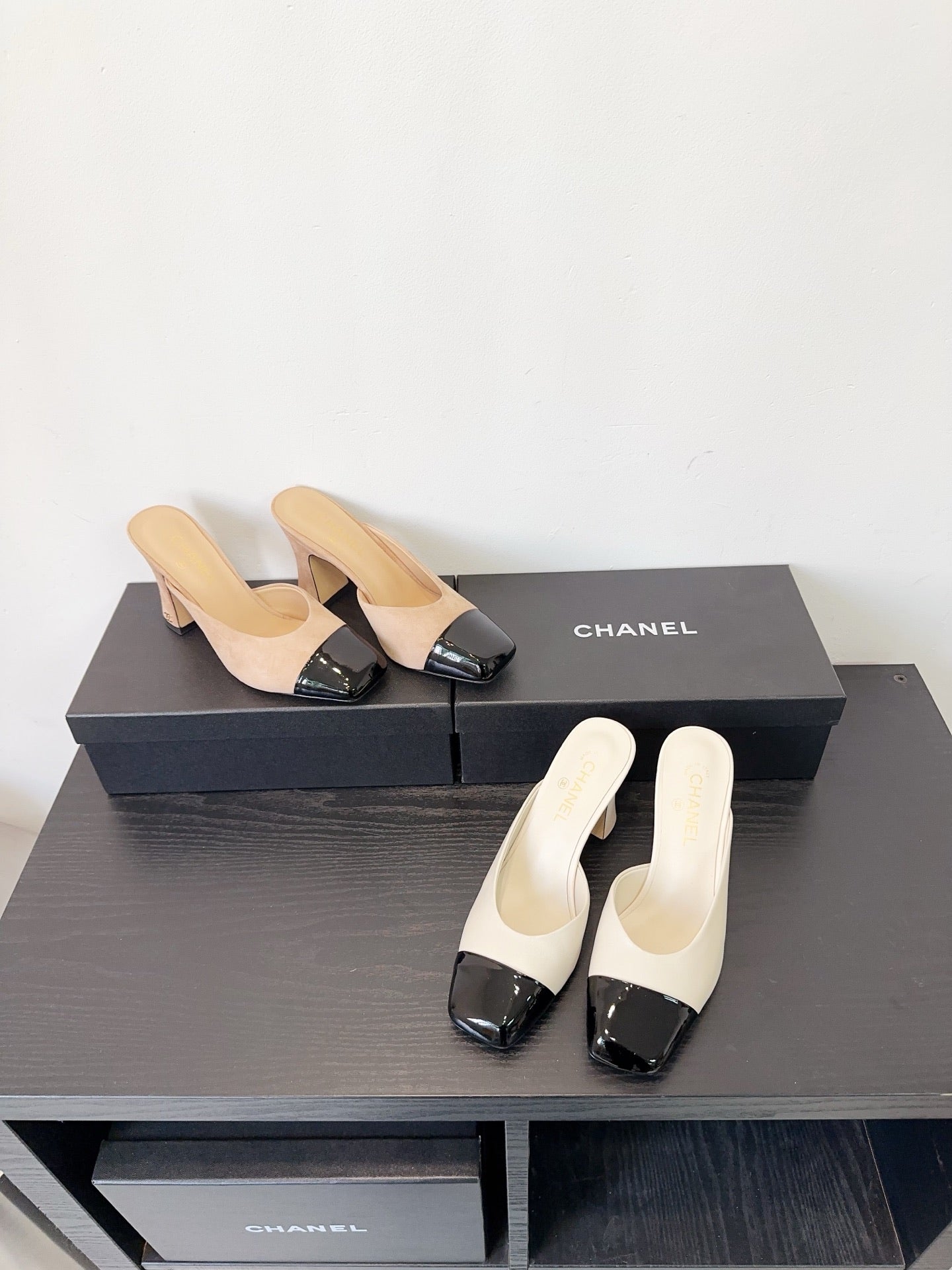 CC 26s Half-Slip Black White Patent Leather 596641