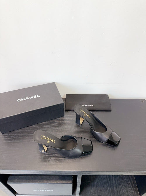 CC 26s Half-Slip Black Patent Leather 596642