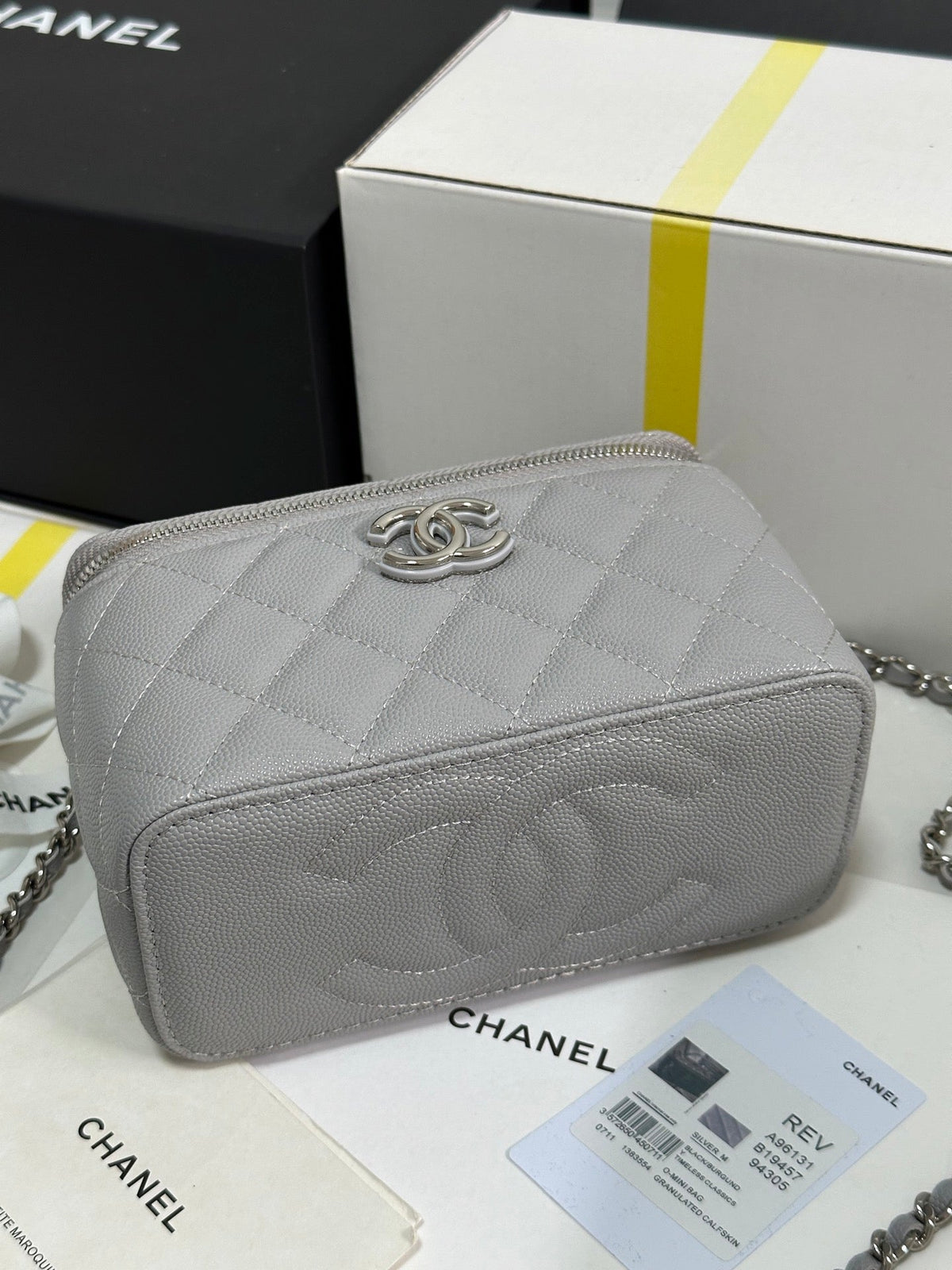 CC 25P Vanity Case 17cm Light Gray Leather Silver Hardware 243466