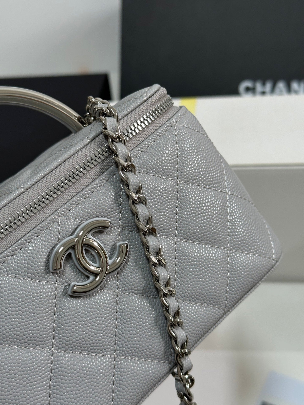 CC 25P Vanity Case 17cm Light Gray Leather Silver Hardware 243466