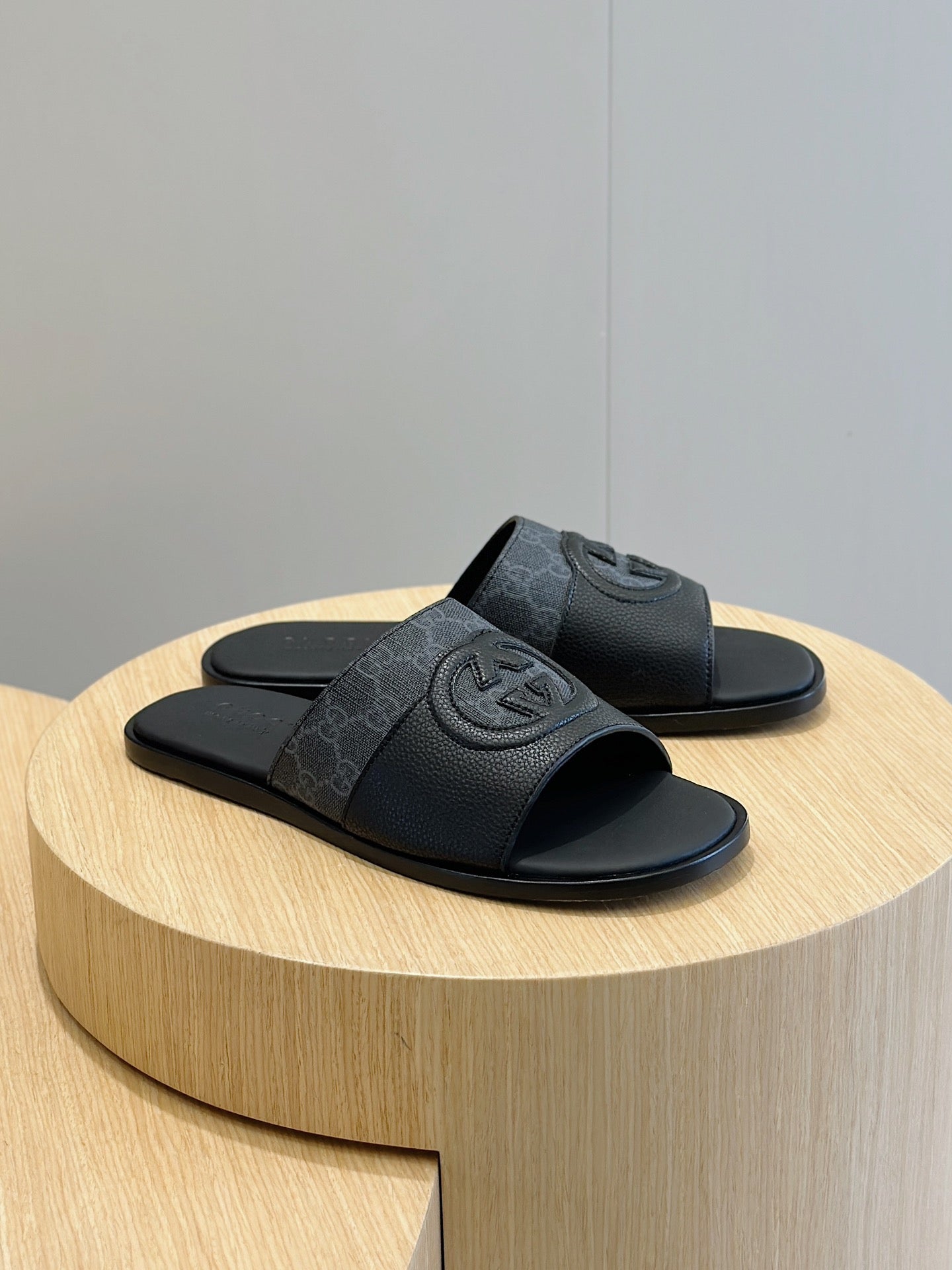 GG Men's Slide Black Cowhide 547704