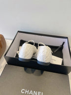 CC 25A Ballet Flat With Strap Quited White Black Sheepskin 530540