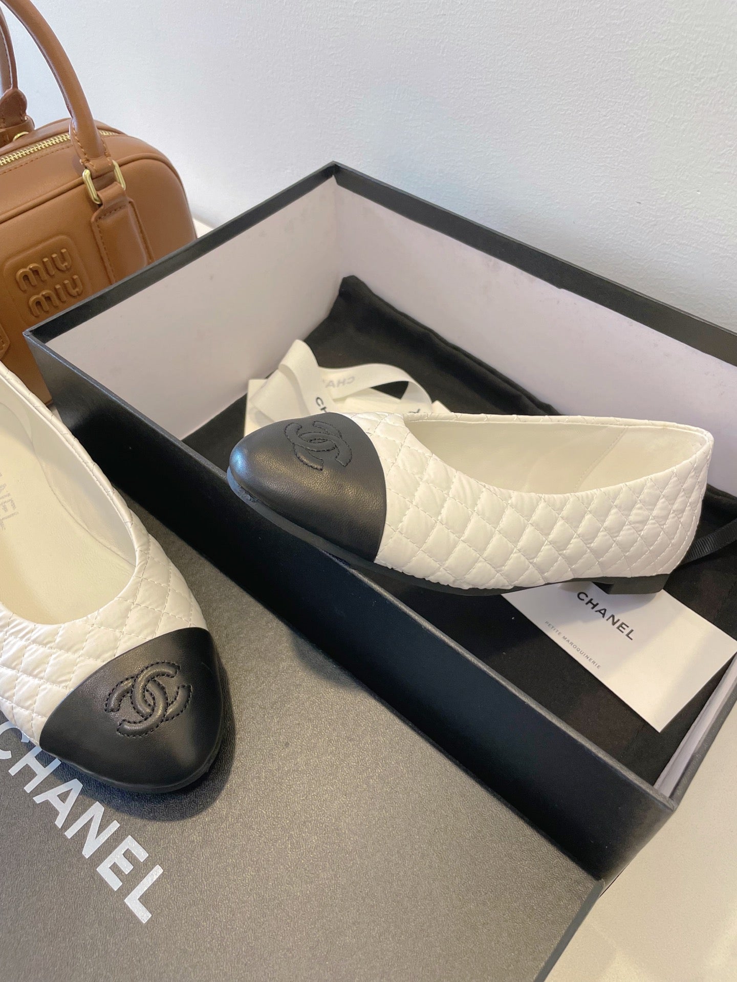 CC 25A Ballet Flat Quited White Black Sheepskin 530542