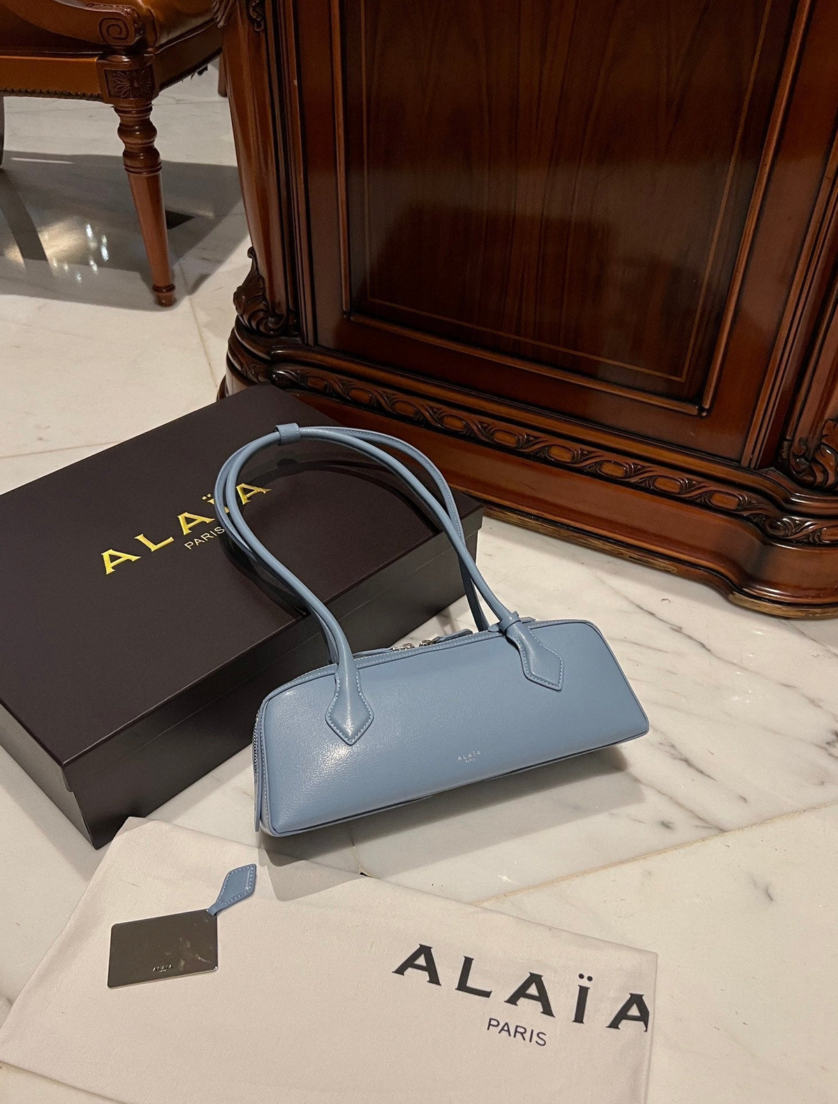 LE TECKEL MEDIUM BAG 33 IN AIR FORCE GOATSKIN
