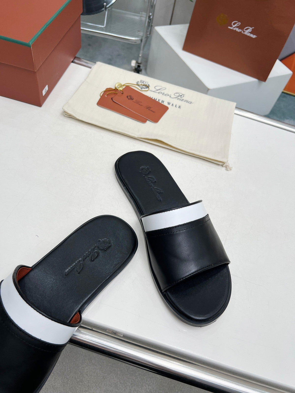LP SLIPPER PATHON BLACK CALFSKIN