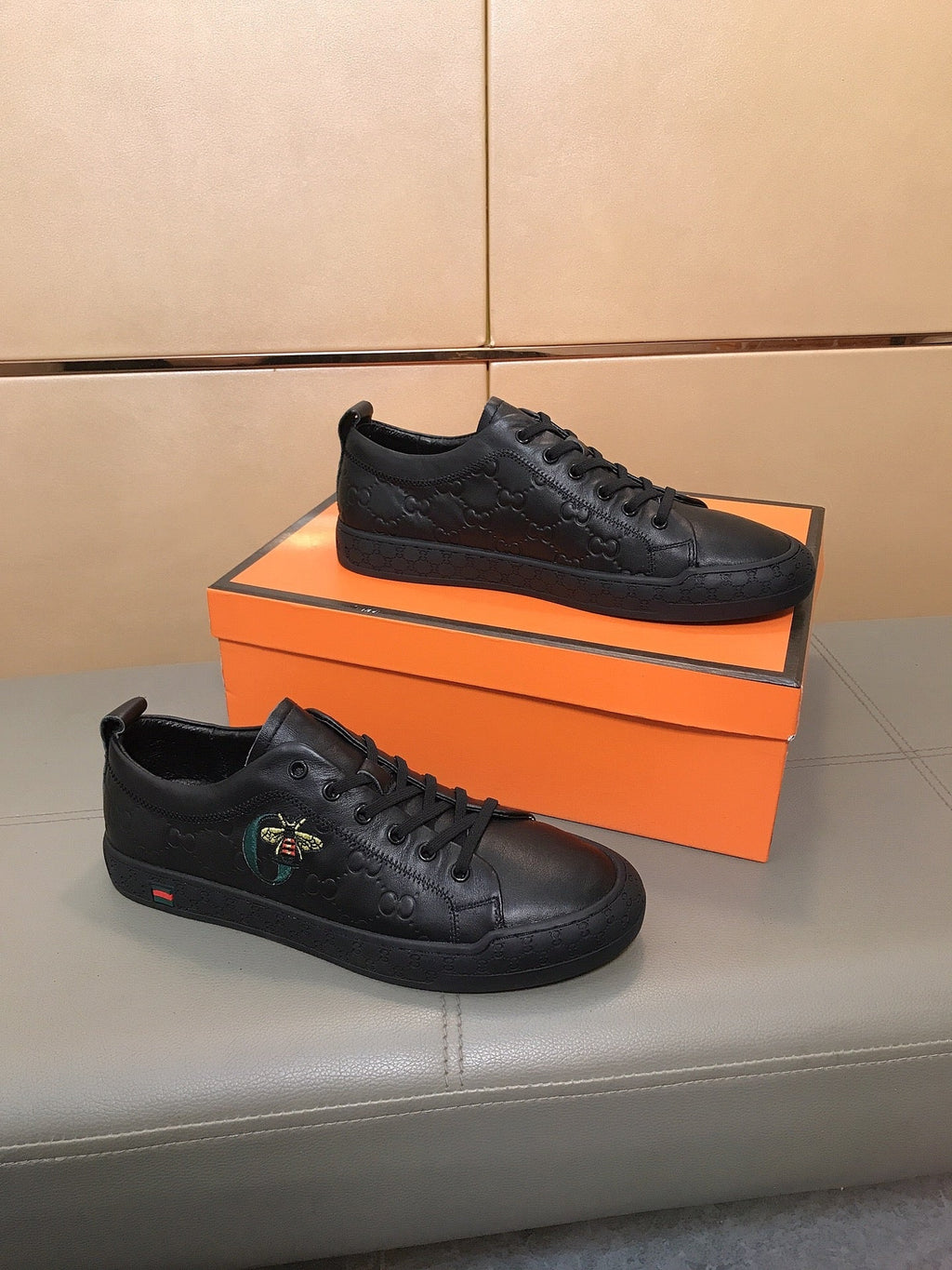 GG Men's Bee Sneaker Black Embossed Pigskin 531262