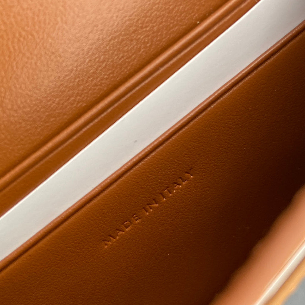 TRIOMPHE 10i583 Flap Card Holder Tan Shiny Cowhide