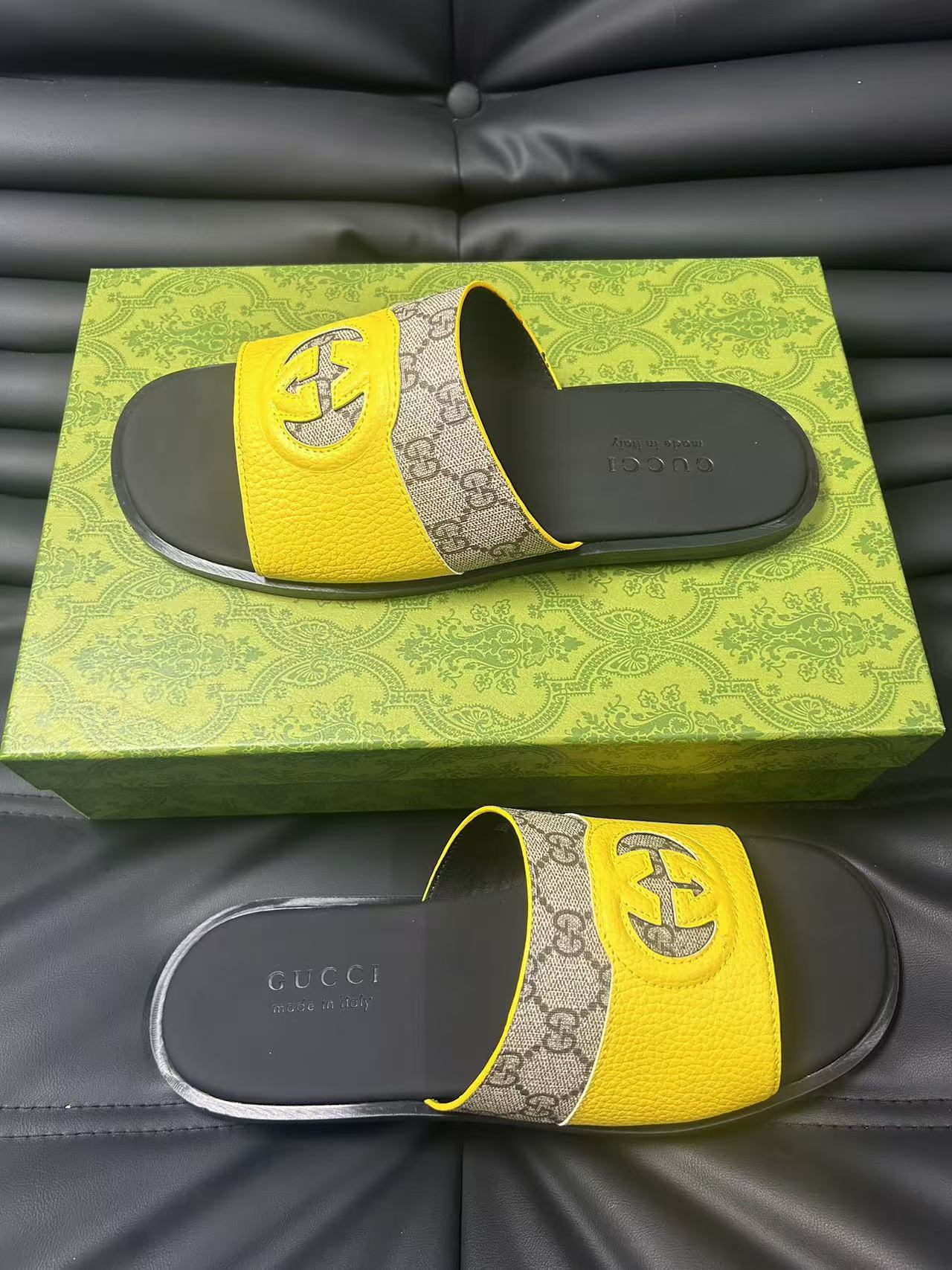 GG Men's 25 Slide Yellow Brown Calfskin 540252