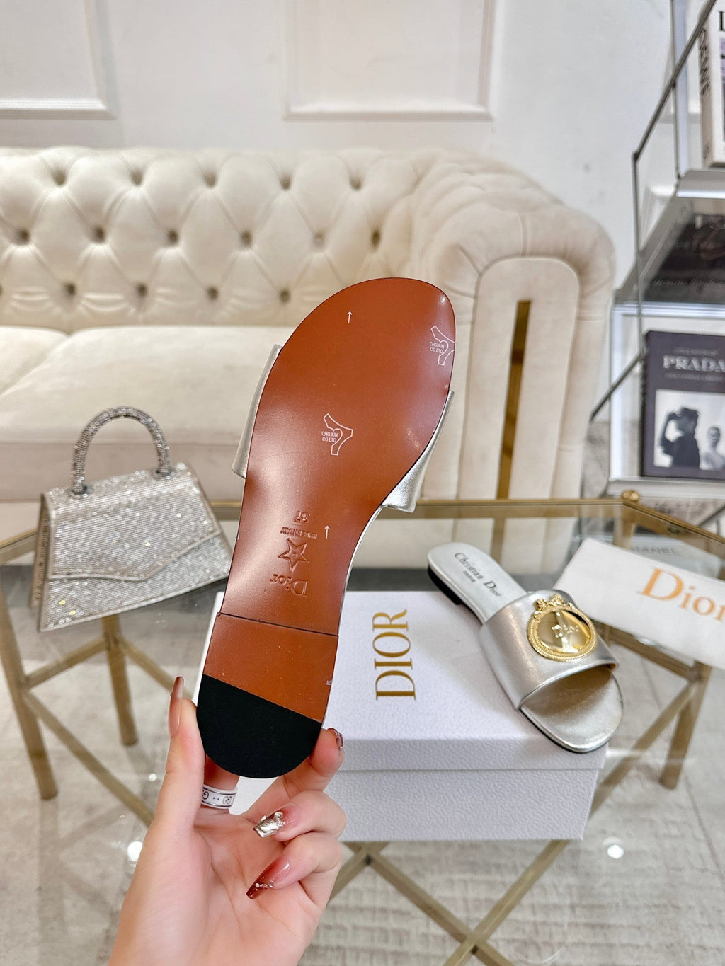 CD 26s Sandals Sliver Leather 667114