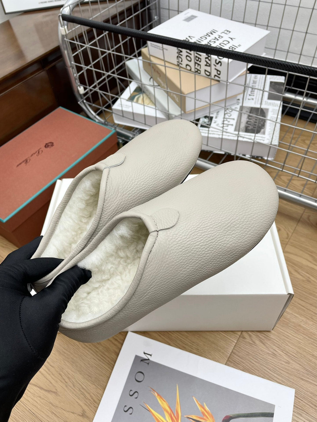LP Cocooning Floaty Flat Grey White Wool Fleece Lining And Cowhide  989987